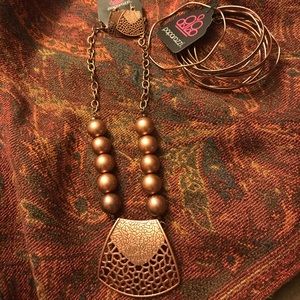 Necklace Set with Bracelet 🌺